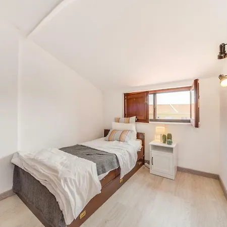 Cascais, Cozy Holiday Villa - Best Value